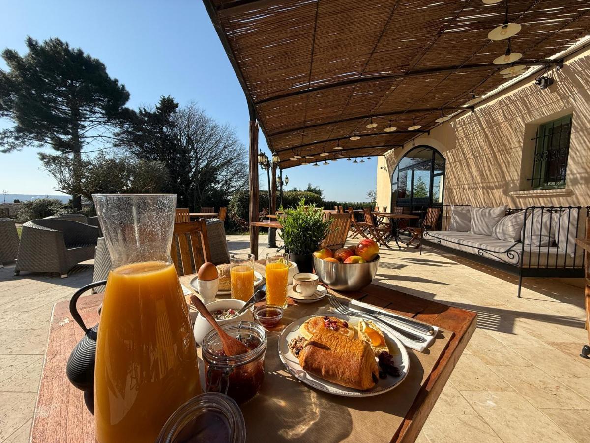 Nourriture dans l'hôtel ou à proximité