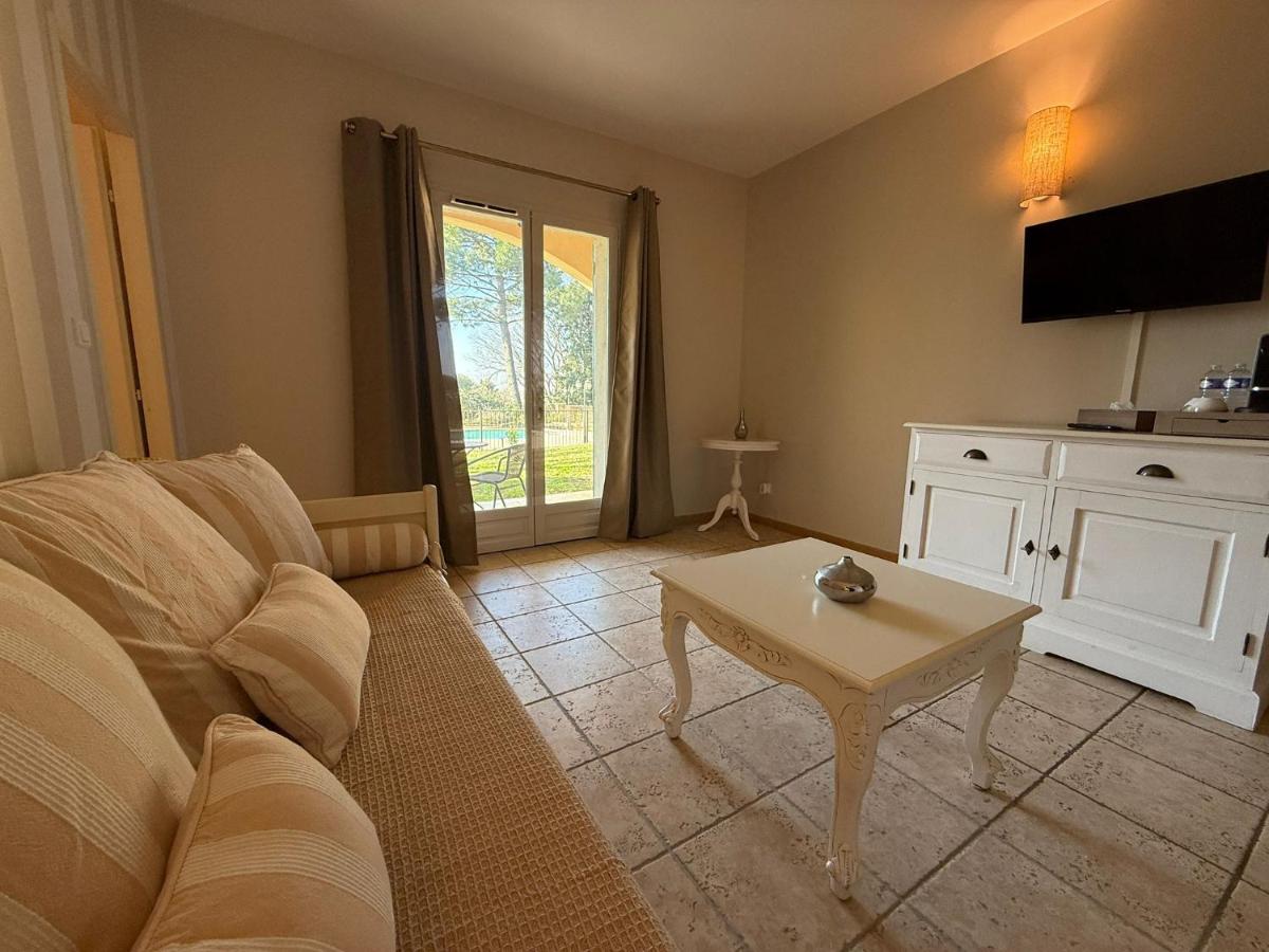 Coin salon dans l'établissement CÉRÈS - Boutique-Hôtel & Spa