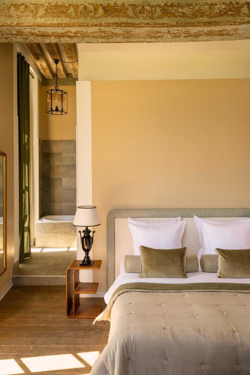 Un ou plusieurs lits dans un hébergement de l'établissement Château d'Augerville Golf & Spa Resort - TemptingPlaces Collection