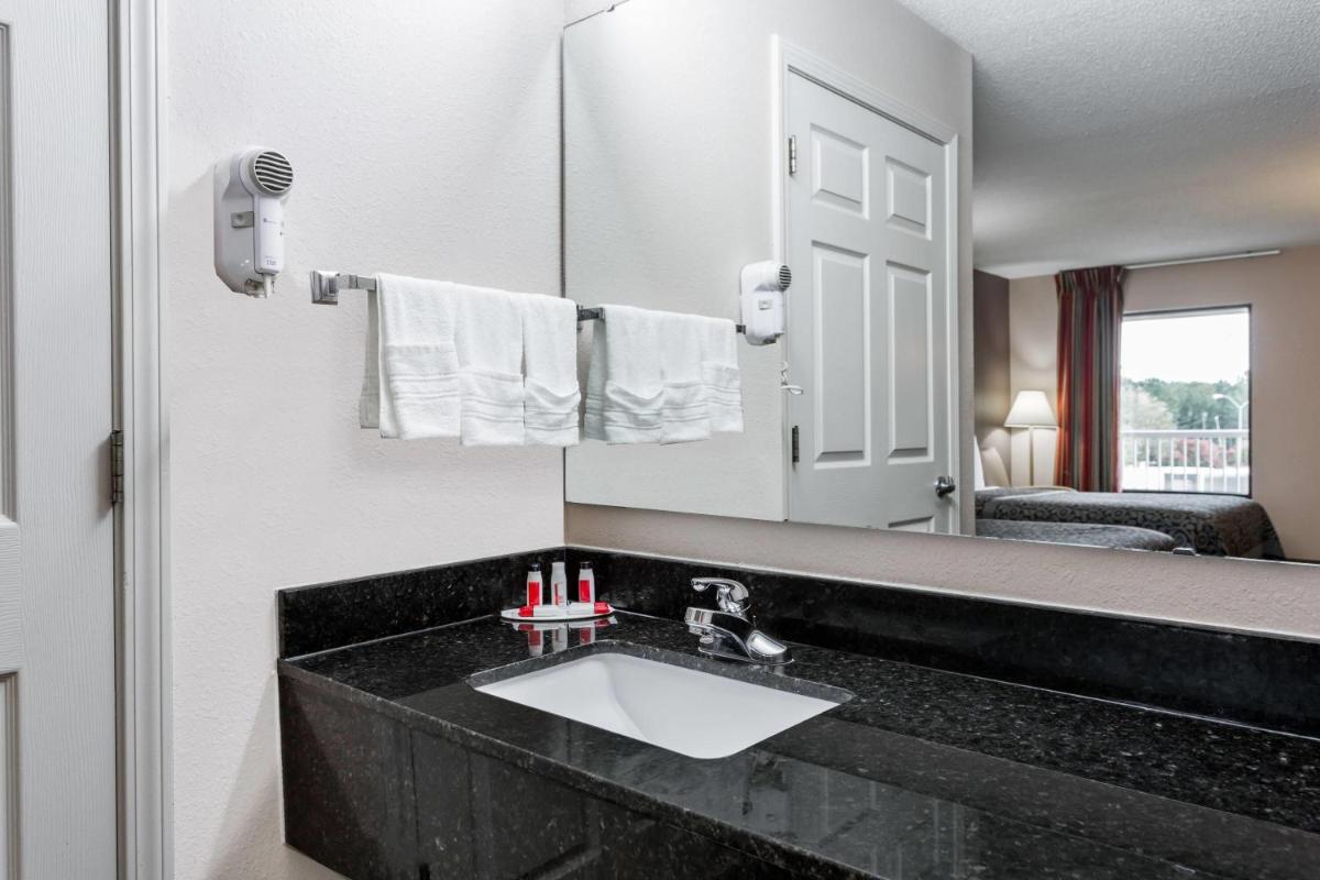 Days Inn by Wyndham Lugoff - Housity