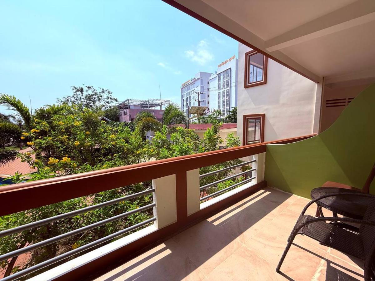 The Moon Kampot Boutique - Hizvo