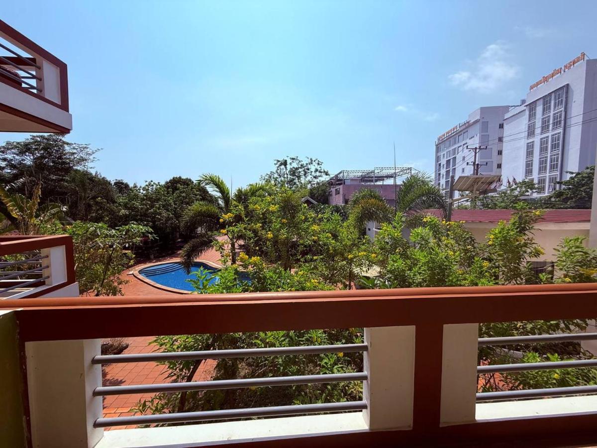 The Moon Kampot Boutique - Hizvo