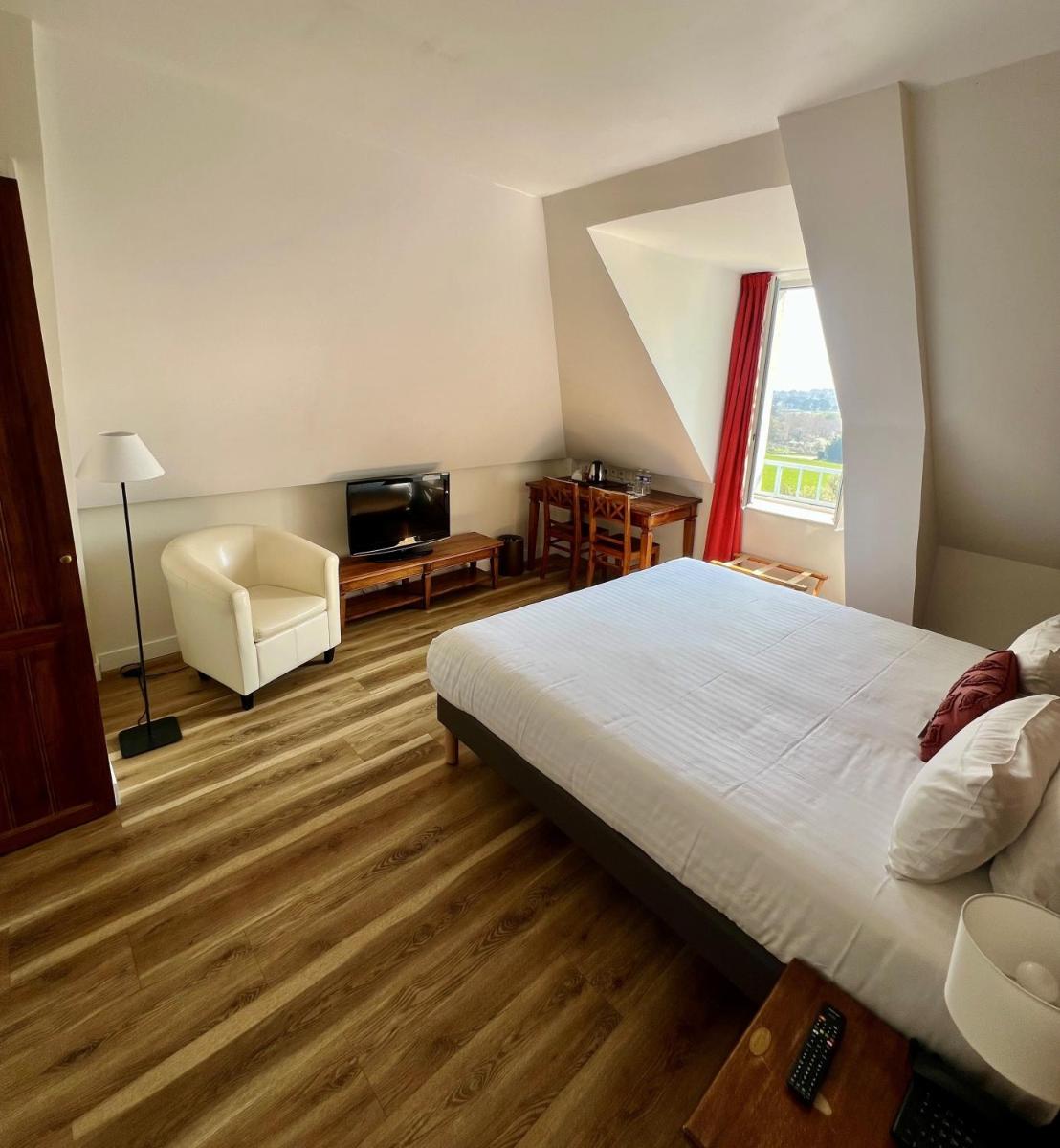 Un ou plusieurs lits dans un hébergement de l'établissement Hotel Restaurant Spa du Tumulus Carnac