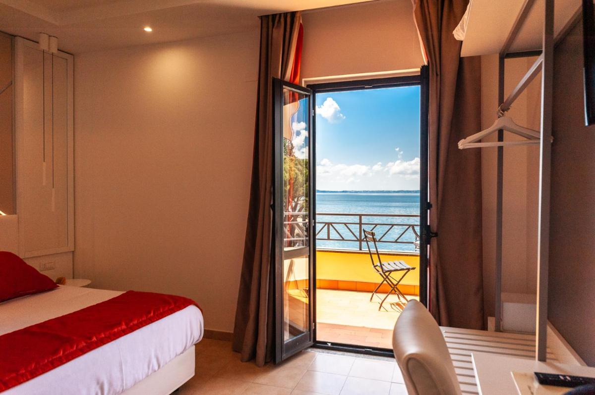 Le Naiadi Park Hotel Sul Lago - Housity