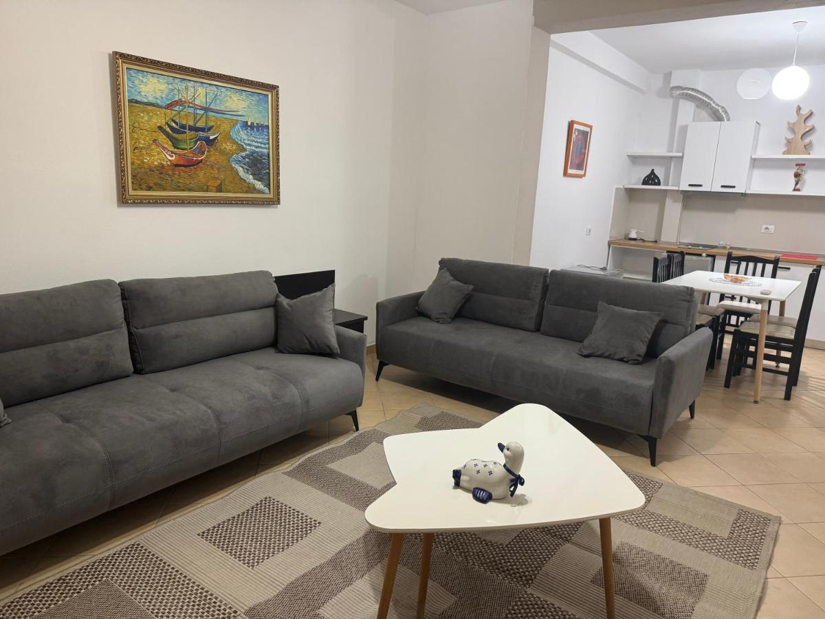 Julia Apartments - Housity