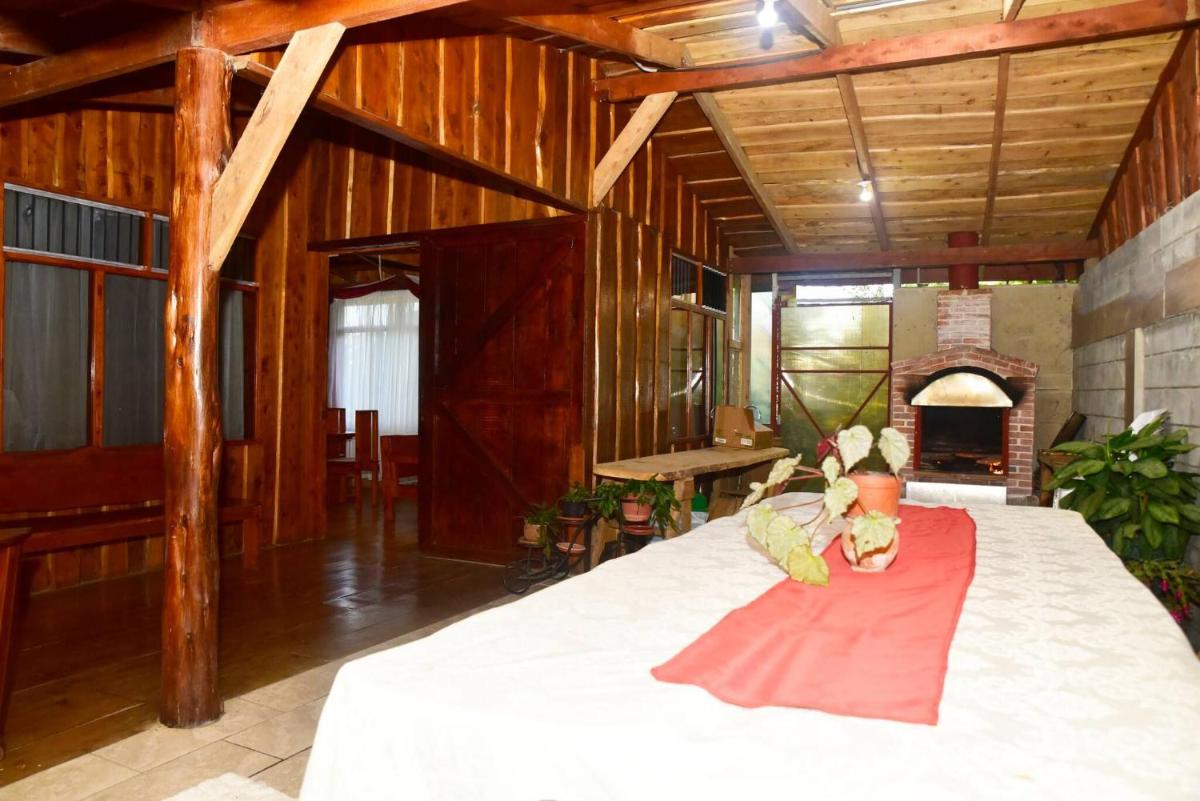 Santa Ana City Views Chalet - Housity