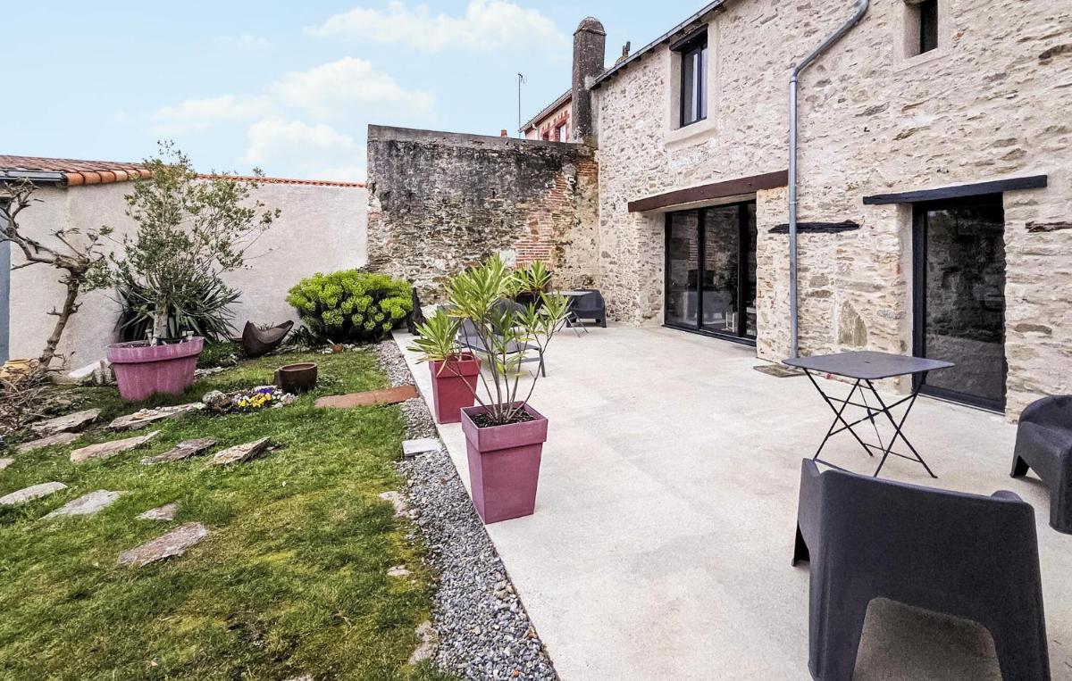 1 Bedroom Cozy Home In Villeneuve En Retz - Housity