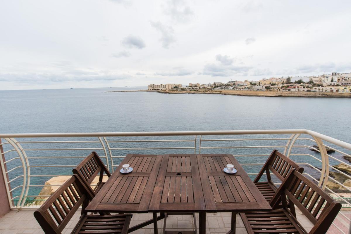 SeaFront Apartment Marsascala - Housity