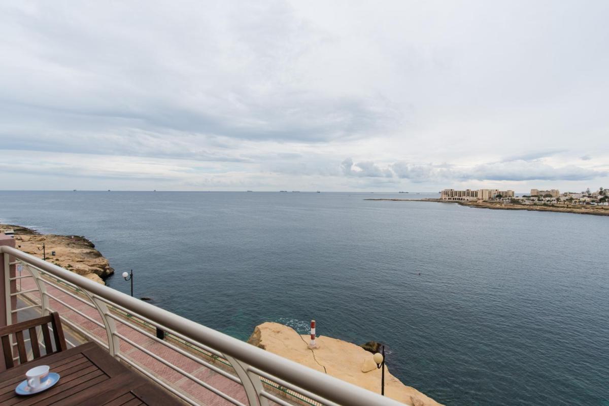SeaFront Apartment Marsascala - Housity