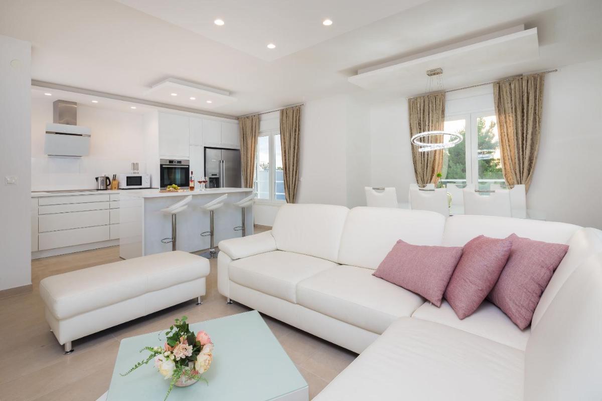 The Adriatic Pearl Split - Housity