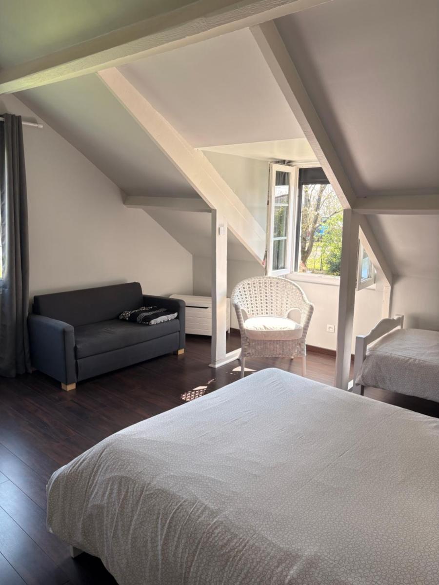 Le Poule House - Housity