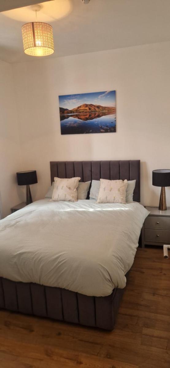 Penrith Centre Luxury 2 Bedroom Apartment with Parking - Housity