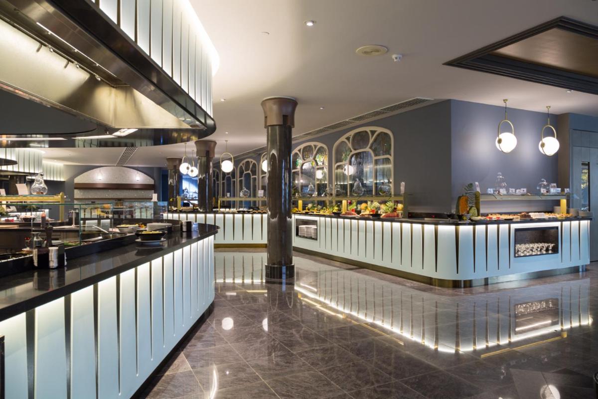 Un restaurante o sitio para comer en Adrián Hoteles Jardines de Nivaria