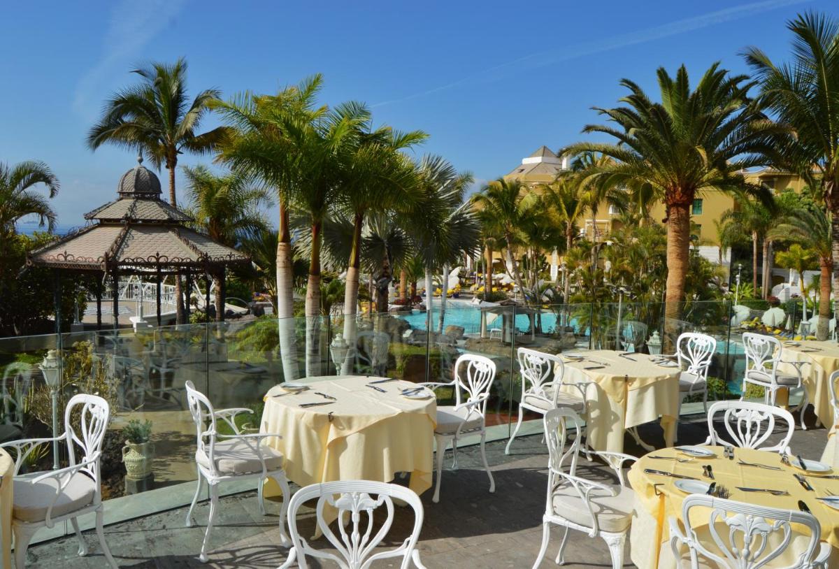 Un restaurante o sitio para comer en Adrián Hoteles Jardines de Nivaria