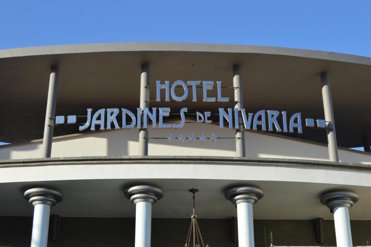 Certificado, premio, señal o documento que está expuesto en Adrián Hoteles Jardines de Nivaria