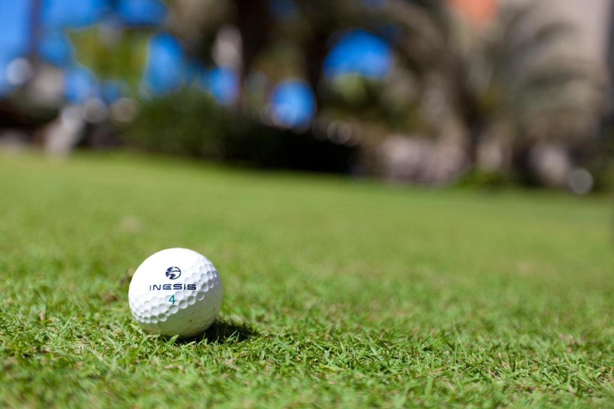 Instalaciones para jugar al golf en el hotel o alrededores