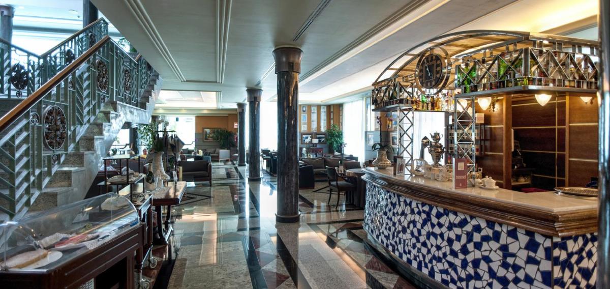 Un restaurante o sitio para comer en Adrián Hoteles Jardines de Nivaria