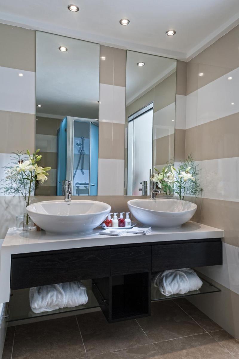 Un baño de Adrián Hoteles Jardines de Nivaria