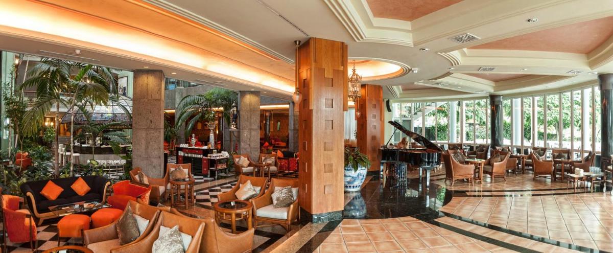 Un restaurante o sitio para comer en Adrián Hoteles Jardines de Nivaria