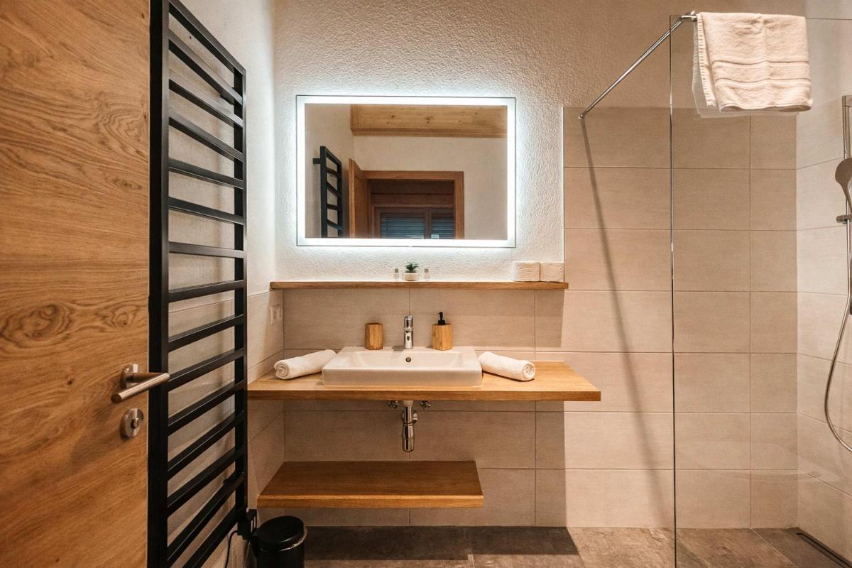 AlpenLuxus presents ZILLERHEART - Balcony und Car Park - Housity