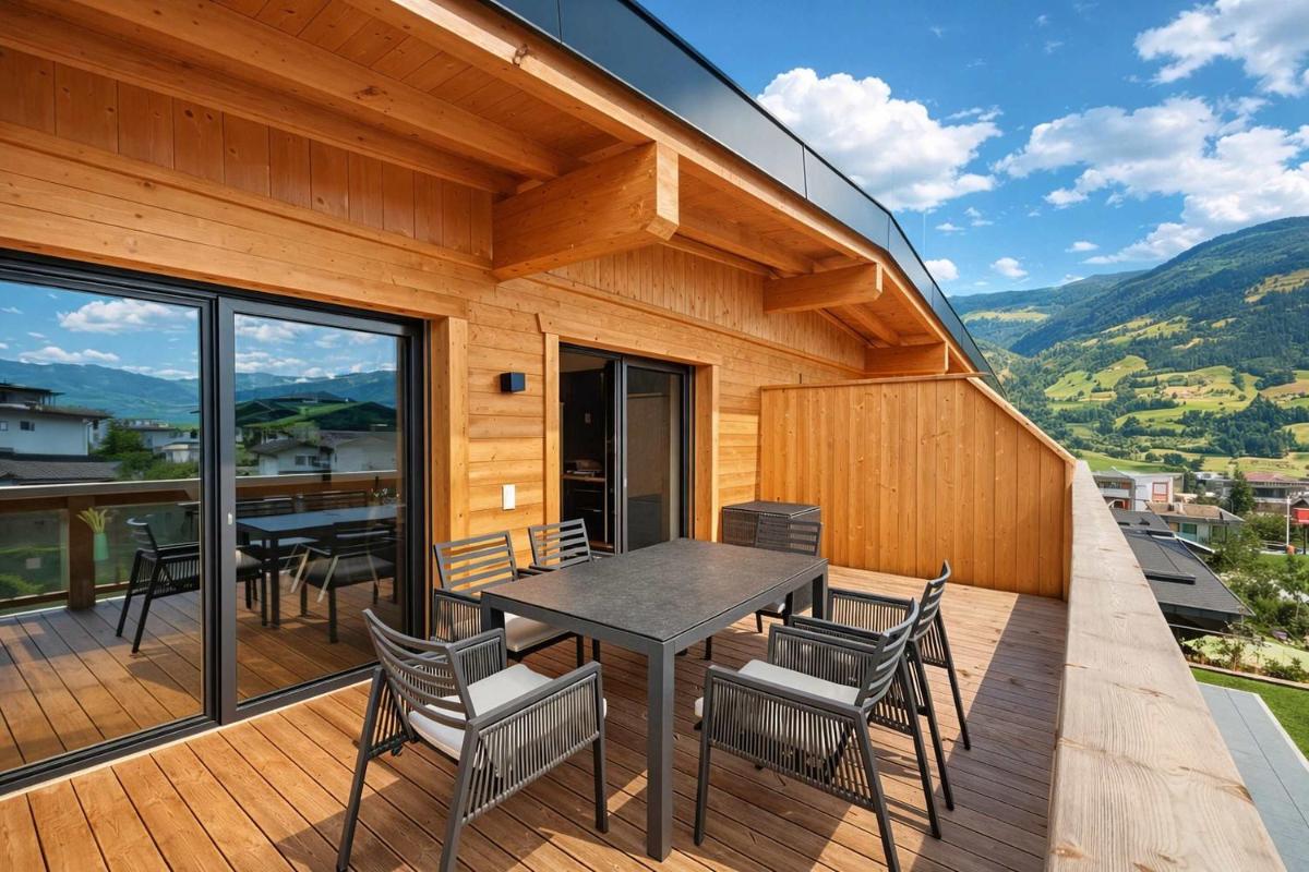 AlpenLuxus presents ZILLERHEART - Balcony und Car Park - Housity