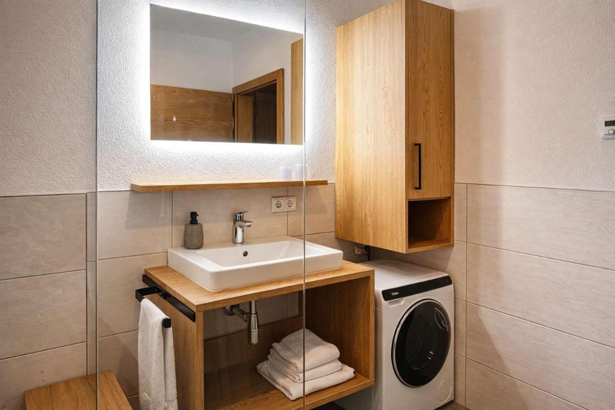 AlpenLuxus presents VERONIKAS Relax & Family Suite - Sun Terrace and Car Park - Housity
