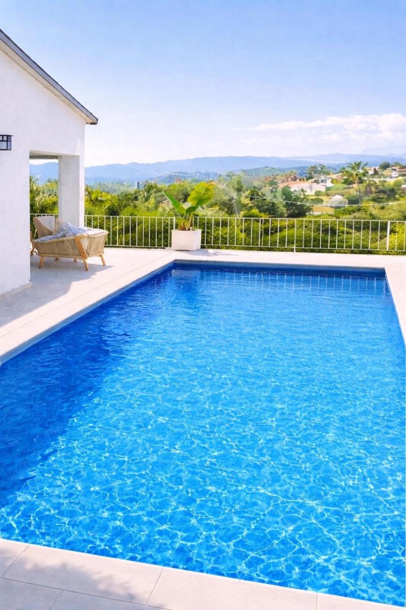 Espectacular villa junto a la playa, piscina privada y vistas al mar - Housity