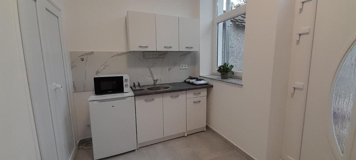 Déri Kert Apartmanház B - Housity