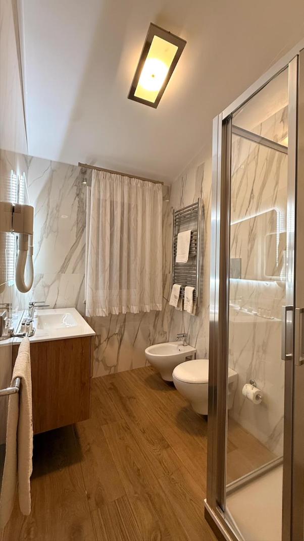 Vittorio Emanuele Hotel - Housity