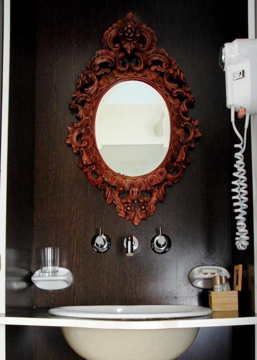 Suter Petit Hotel - Housity