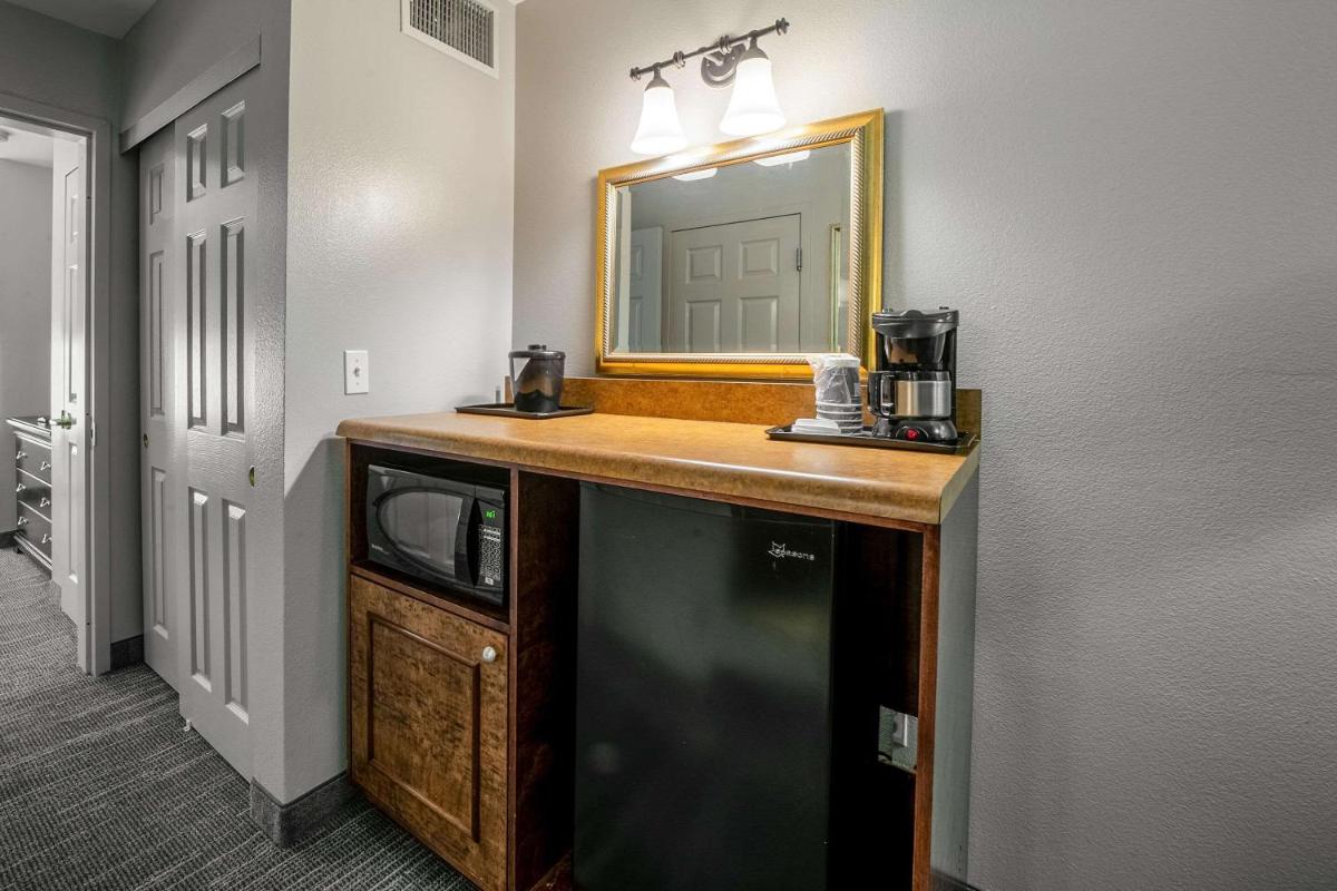 Country Inn & Suites by Radisson, Ontario at Ontario Mills, CA - Housity