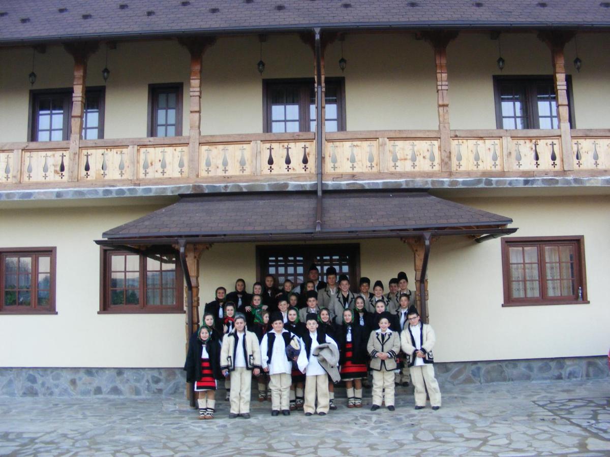 Pensiunea Sanziene - Housity