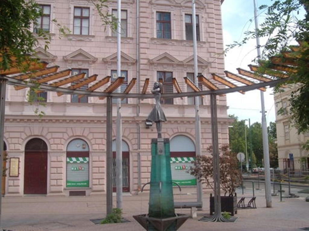 Belváros Anna-kuti Apartman - Housity