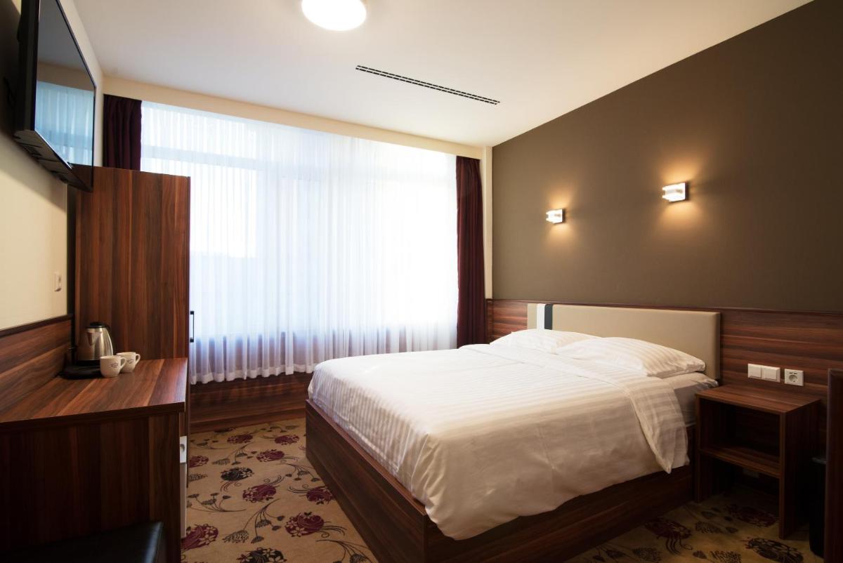 Hotel King's Court - Housity
