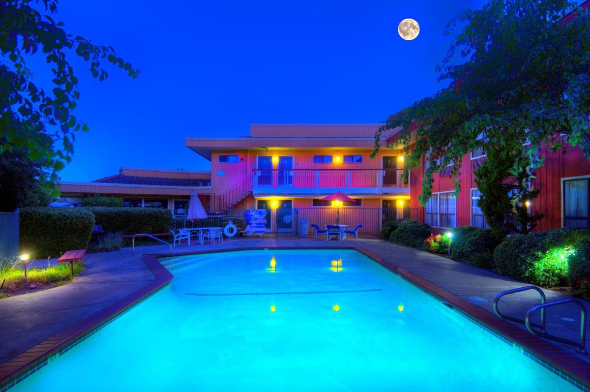 County Inn - Housity