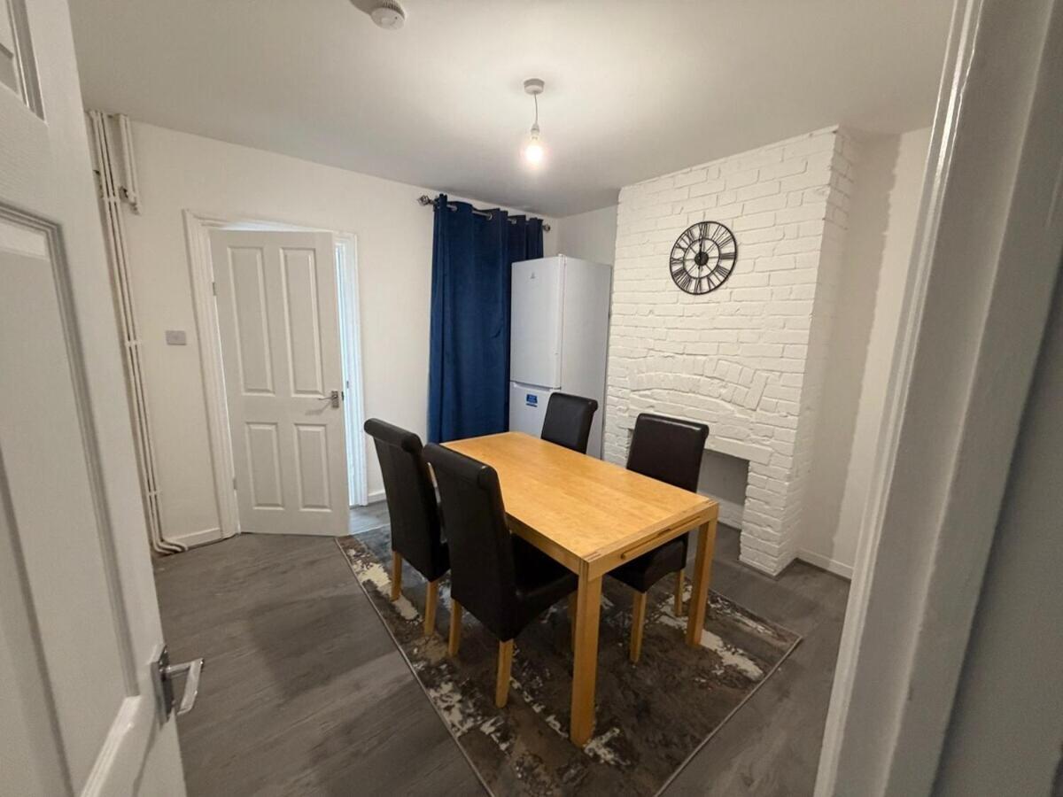 Central Luton, Guest House - Housity