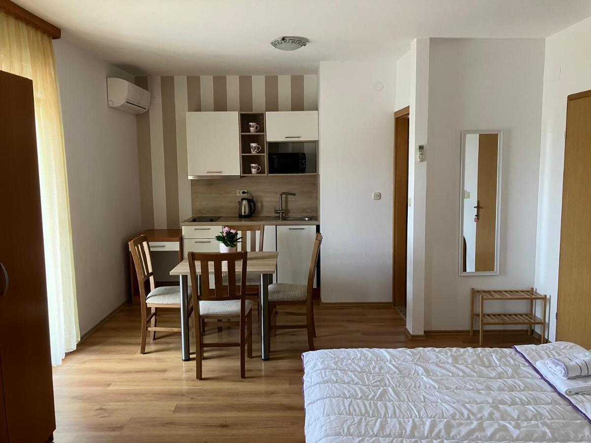 Apartments & Rooms CASA GAGRO - Housity