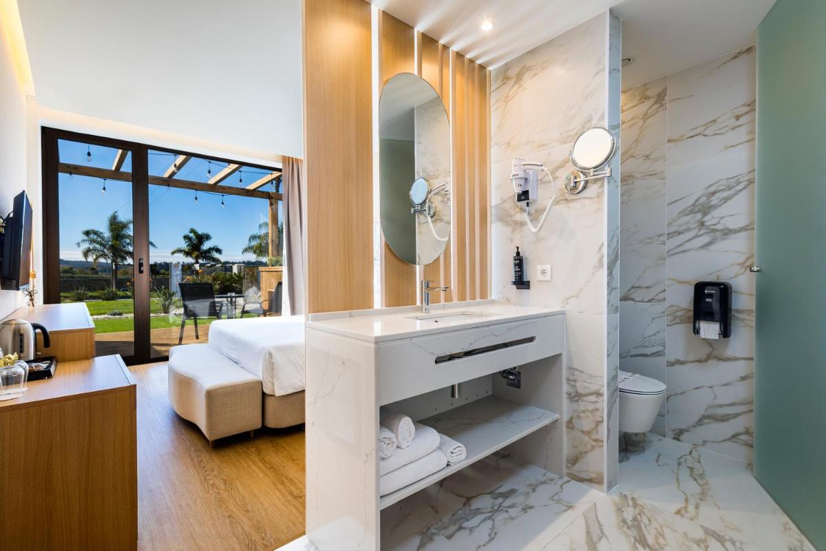 Uma casa de banho em Lisotel - Hotel & Spa