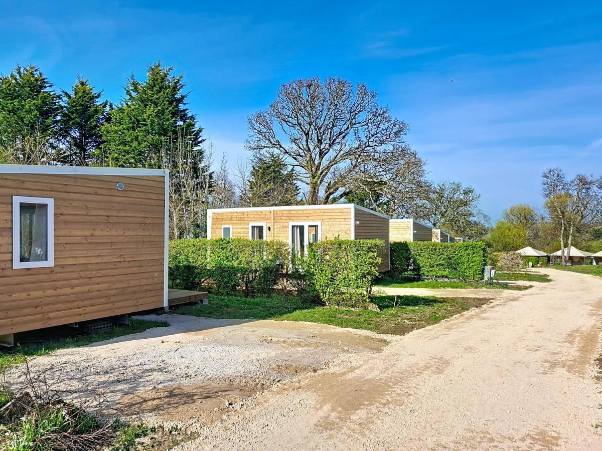 Hébergements camping \"Les pieds dans l\'eau\" - Housity