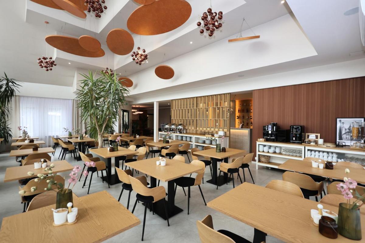 Kraków Garden Hotel - Bezpłatny parking - Housity