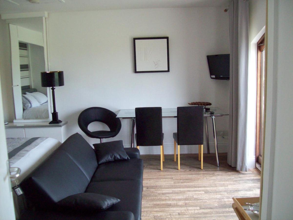 WILLOW BARN boutique B&B - Housity