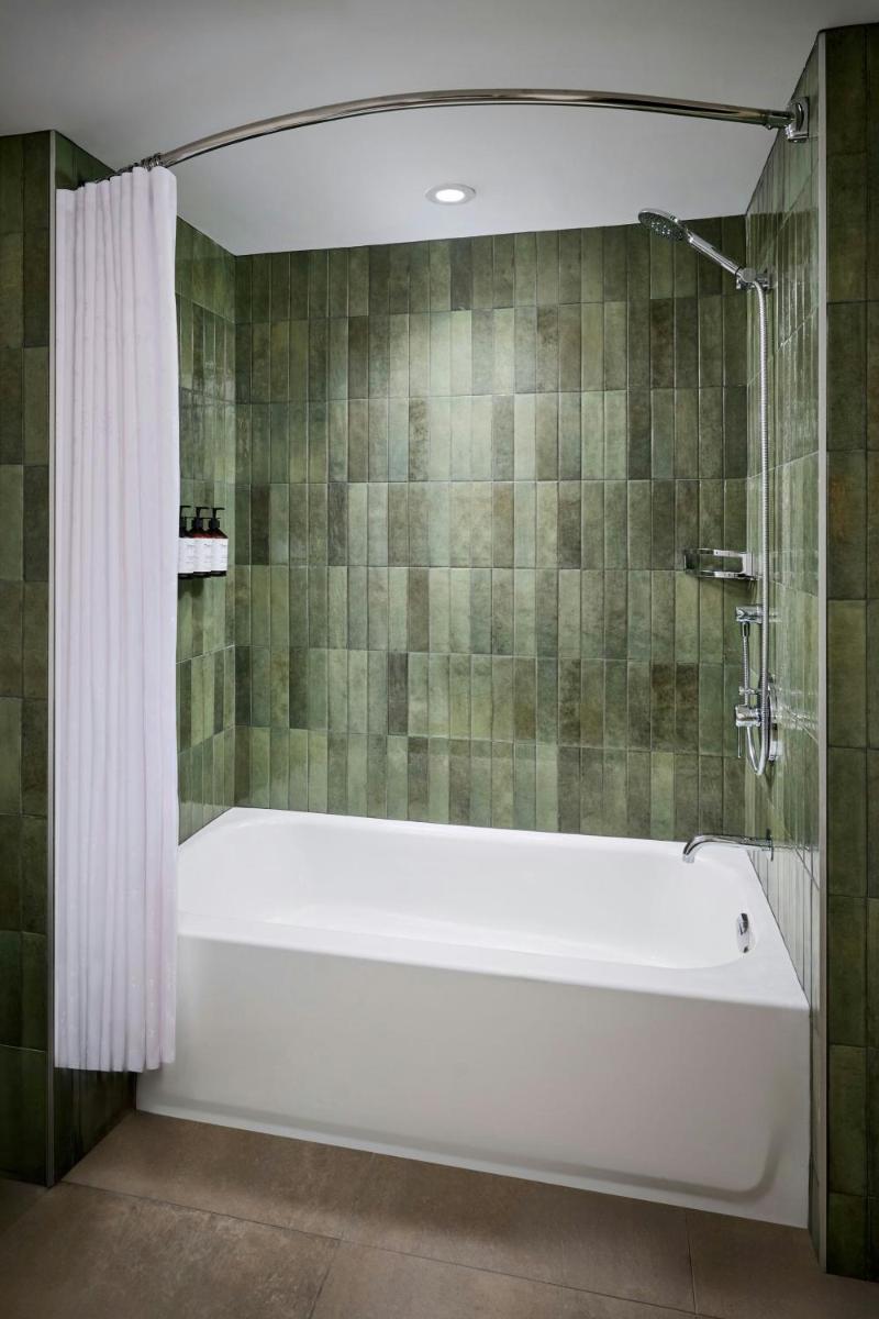 Hilton Montreal/Laval - Housity