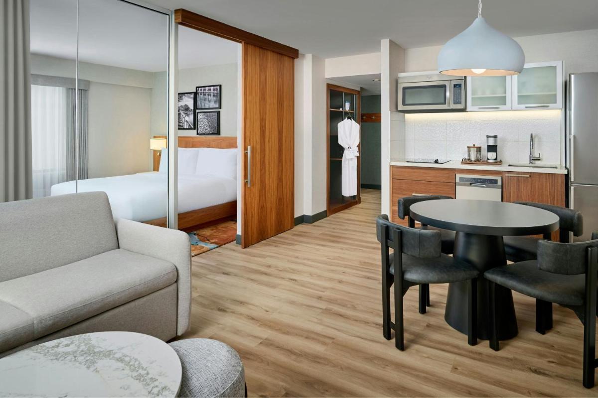 Hilton Montreal/Laval - Housity