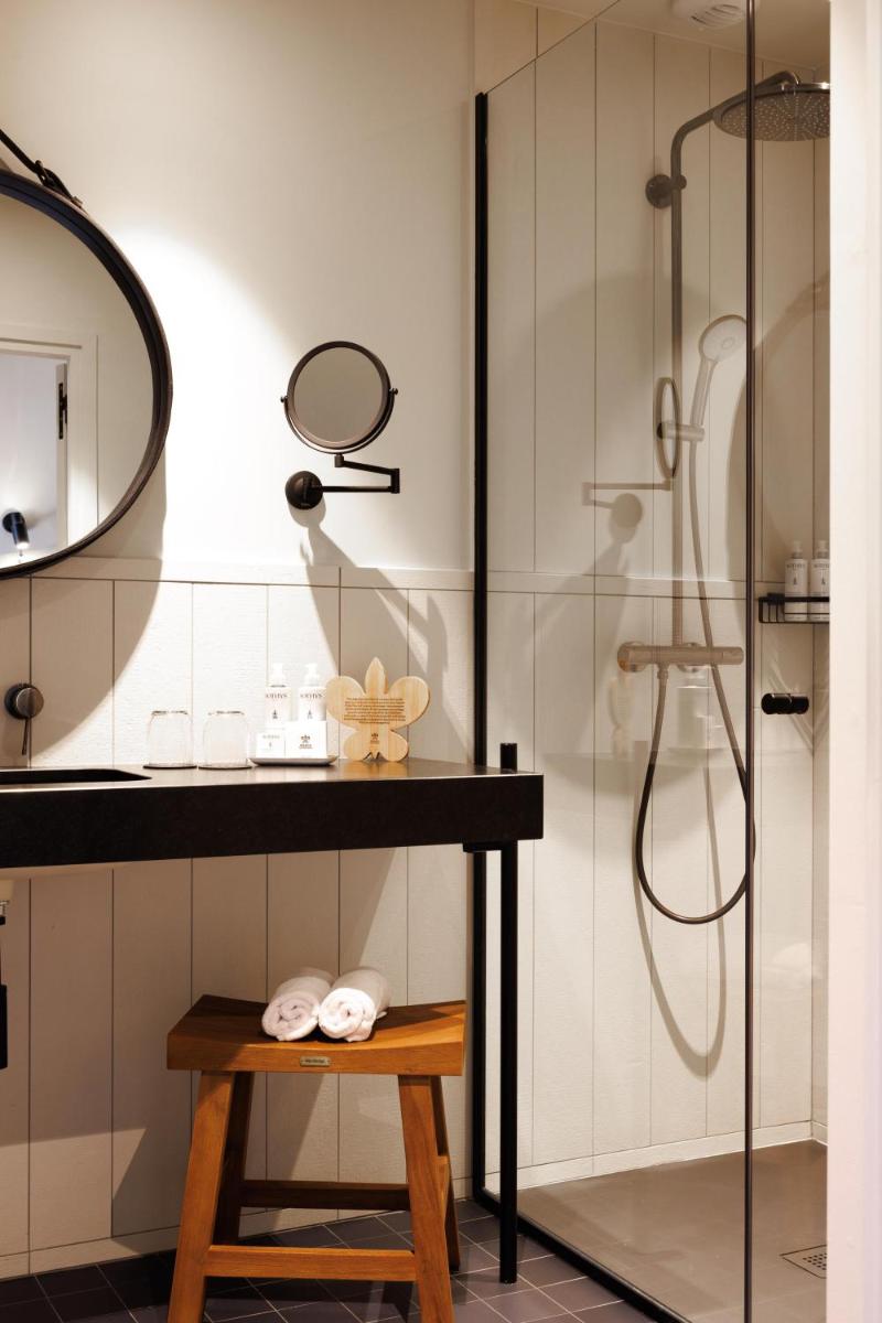 Salle de bains dans l'établissement Domaine de Locguénolé & Spa - Relais & Chateaux