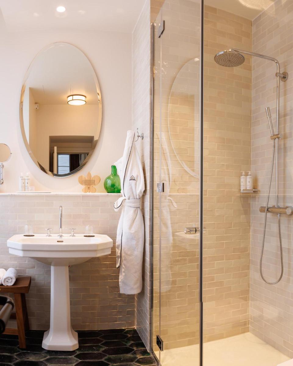 Salle de bains dans l'établissement Domaine de Locguénolé & Spa - Relais & Chateaux