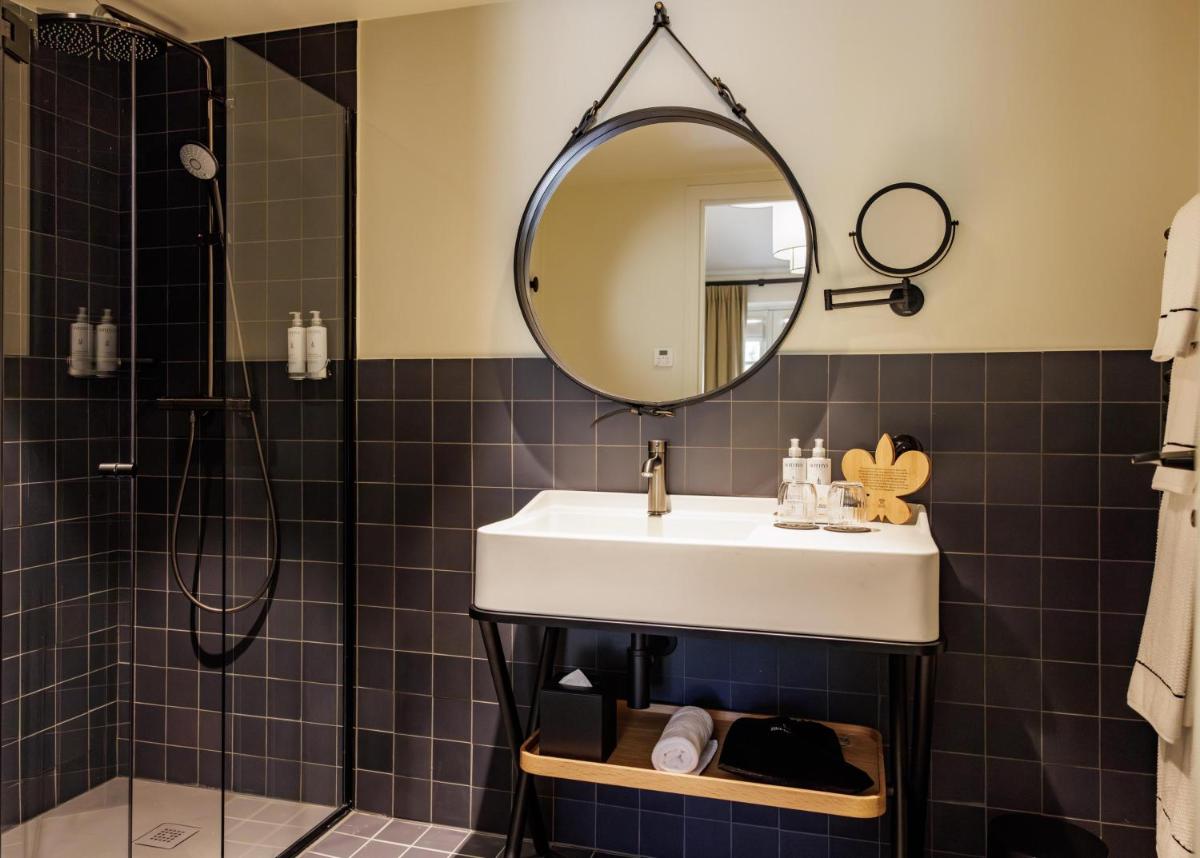 Salle de bains dans l'établissement Domaine de Locguénolé & Spa - Relais & Chateaux