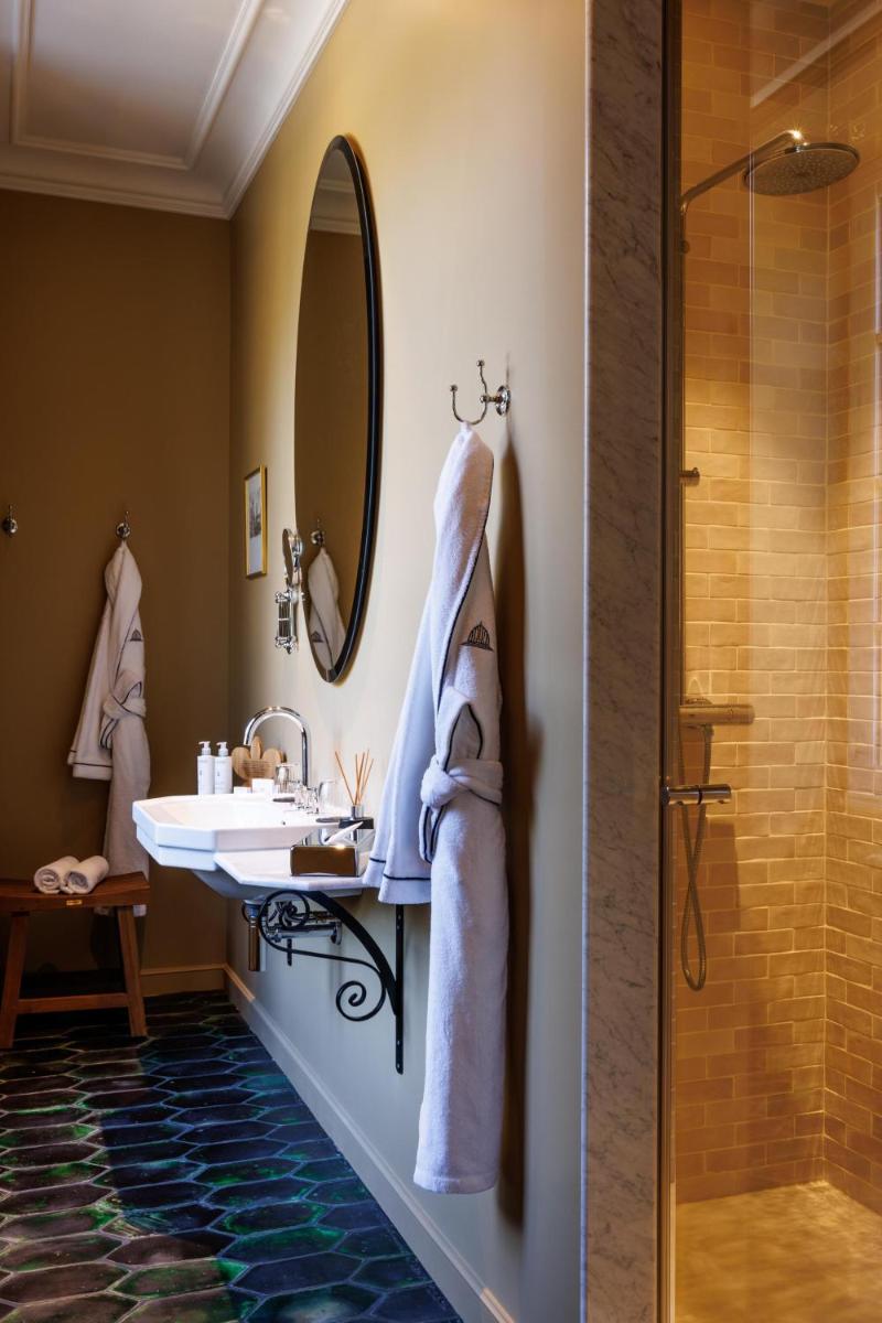 Salle de bains dans l'établissement Domaine de Locguénolé & Spa - Relais & Chateaux