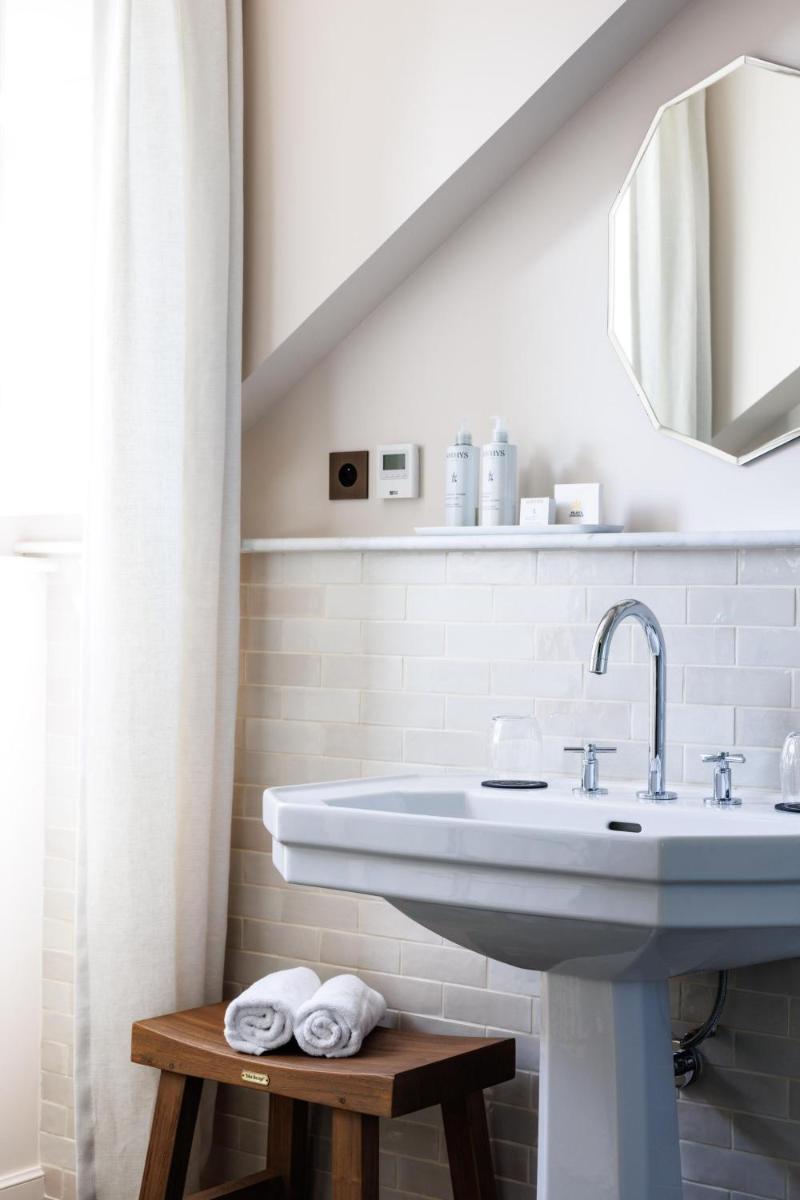 Salle de bains dans l'établissement Domaine de Locguénolé & Spa - Relais & Chateaux