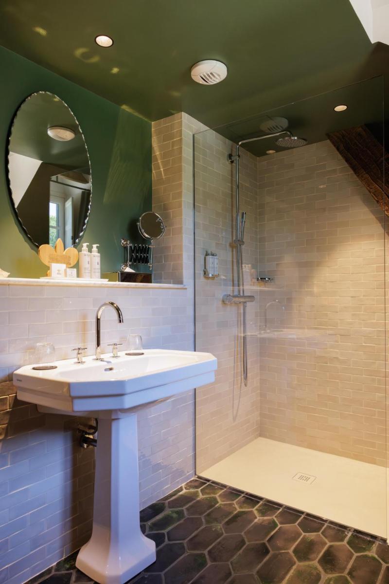Salle de bains dans l'établissement Domaine de Locguénolé & Spa - Relais & Chateaux