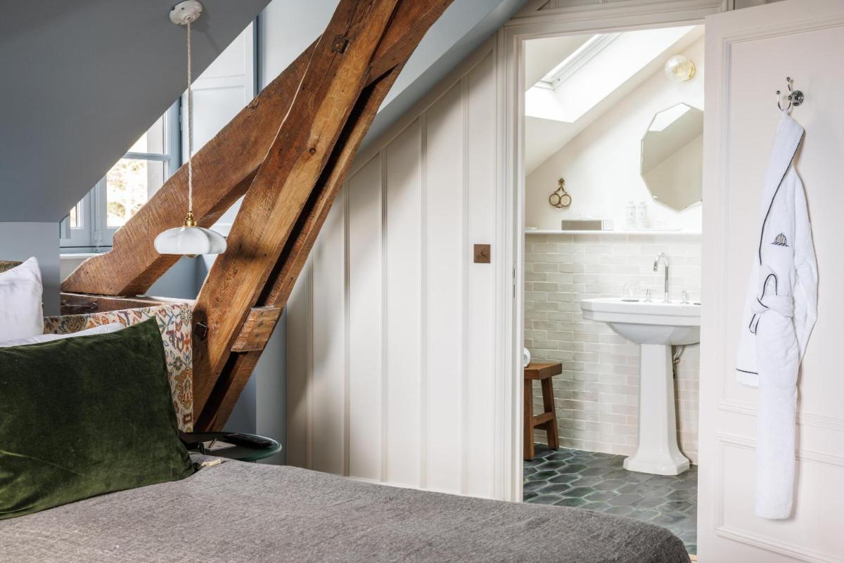 Salle de bains dans l'établissement Domaine de Locguénolé & Spa - Relais & Chateaux